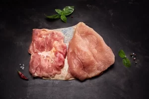 Тушка без кістки розрізана навпіл, Куратор - замовити мясо гуртом від виробника для ресторанів, кафе, готелів, магазинів 