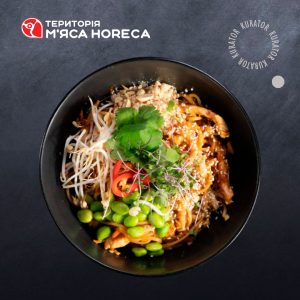 Яєчна локшина з куркою та овочами в азіатському соусі - замовити мясо гуртом від виробника для ресторанів, кафе, готелів, магазинів 